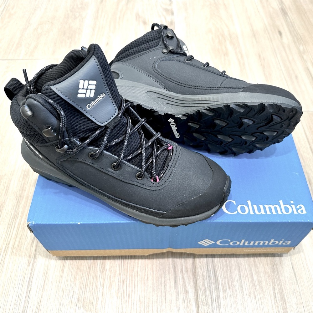 NWT Women’s Columbia Hiking Boots